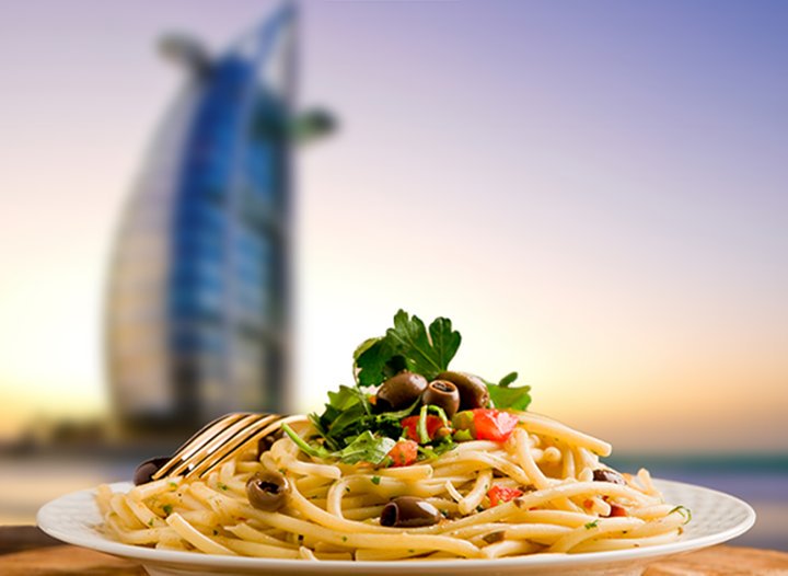 Сколько стоит поесть в ОАЭ вне отеля